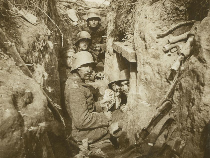 Soldados alemanes en una trinchera durante Primera Guerra Mundial.