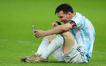 Messi videochiama i figli per mostrare la medeglia