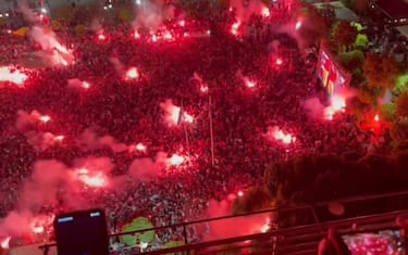 Delirio rosso ad Atene: la festa dell'Olympiacos