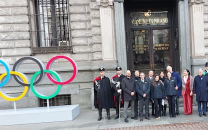 Svelati a Palazzo Marino i cinque cerchi olimpici