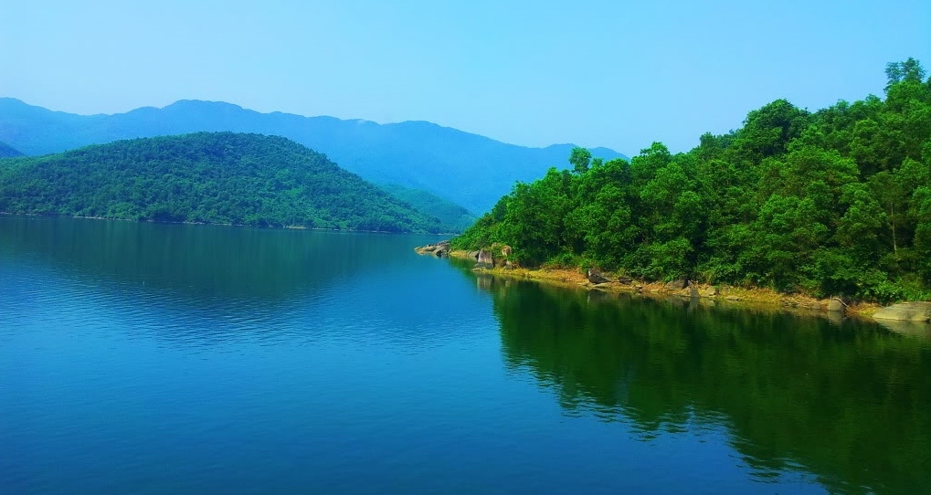 discover the hidden beauty of Hoa Trung Lake