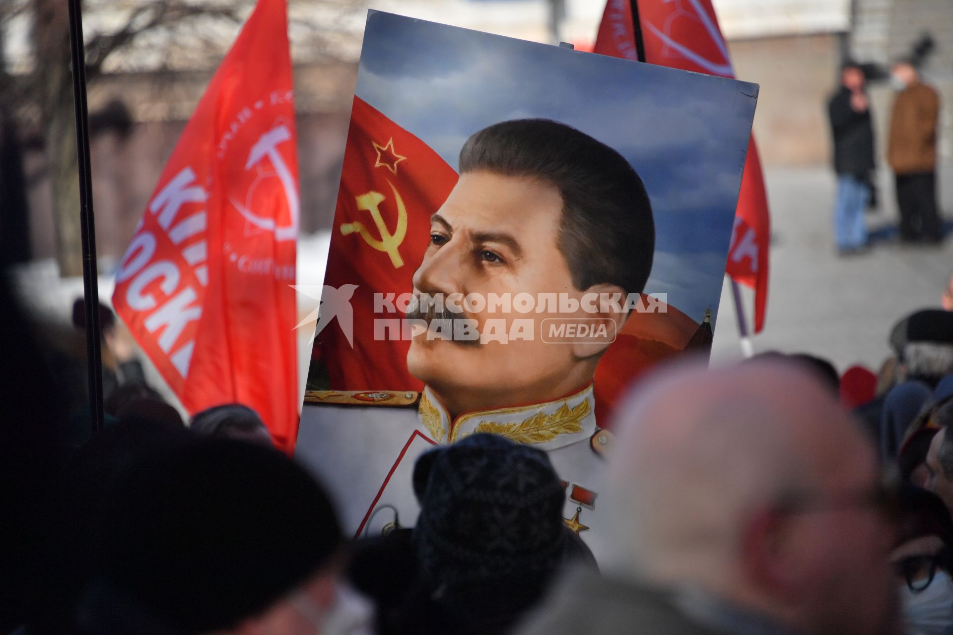 Москва. Во время  церемонии возложения венков и цветов к месту захоронения Иосифа Виссарионовича Сталина у Кремлевской стены.