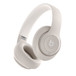 Auriculares Beats Studio Pro Wireless en color arena con controles multifuncionales.