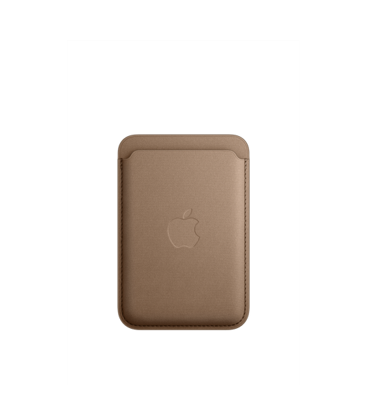 Lommebok i finvev med MagSafe til iPhone i muldvarpgrå sett fra forsiden, med kortplass øverst og preget Apple-logo i midten.
