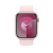Világos rózsaszín sportszíj 45 mm-es Apple Watchon. A képen jól látható a Digital Crown.
