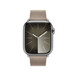 Voorkant van Sahara-beige Magnetic Link-bandje met wijzerplaat van Apple Watch en de Digital Crown