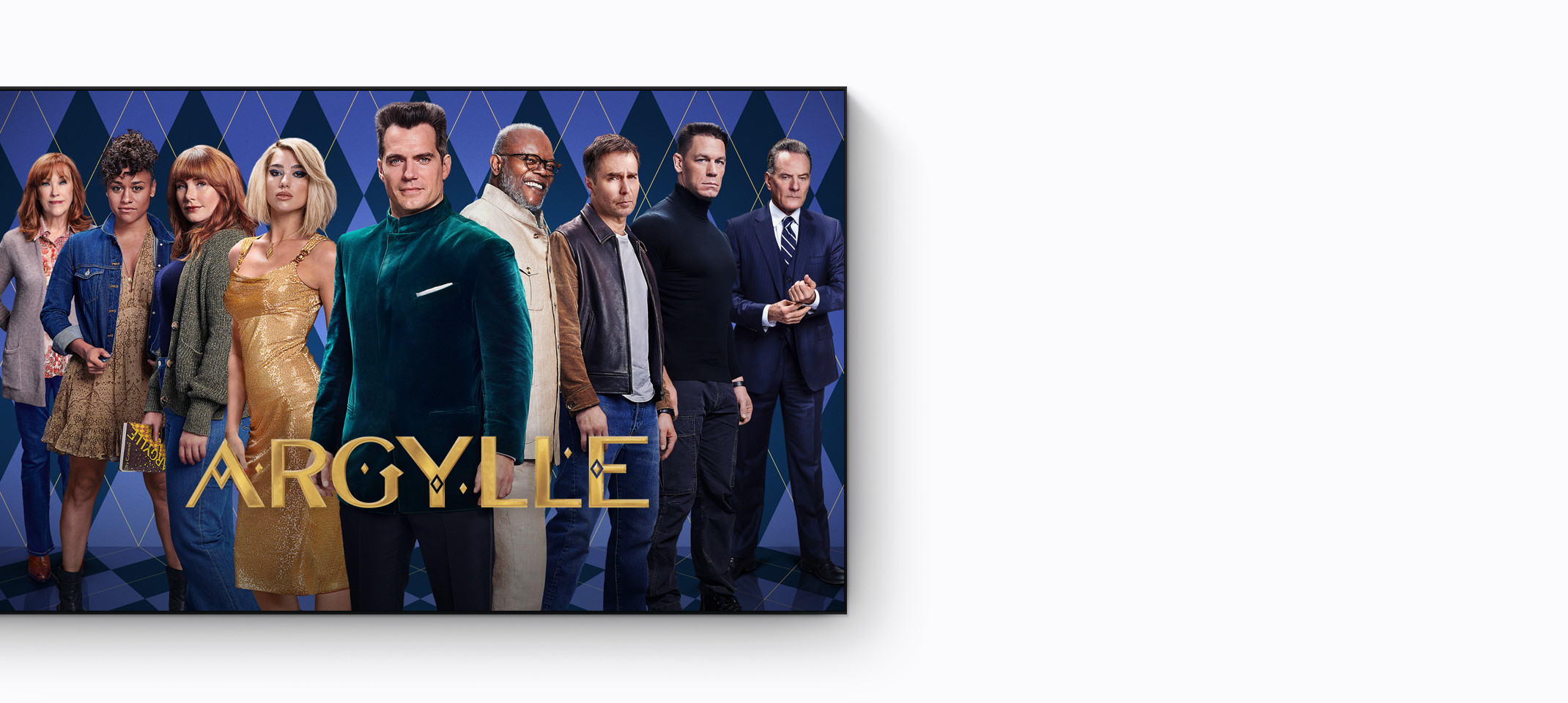 Argylle no Apple TV+. O elenco, em pé e disposto em V sobre um fundo com padrão de diamante, mostra Henry Cavill, Dua Lipa, Samuel L. Jackson, Bryce Dallas Howard, Sam Rockwell, Ariana DeBose, John Cena, Catherine O'Hara e Bryan Cranston.