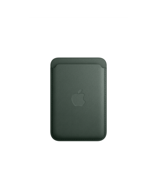 エバーグリーンのMagSafe対応iPhoneファインウーブンウォレットの前面。上部にカードスロットがあり、中央にAppleのロゴが入っている。