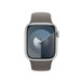Dây Đeo Thể Thao Màu Đất Sét (nâu) xuất hiện với Apple Watch vỏ 41mm và núm xoay digital crown.