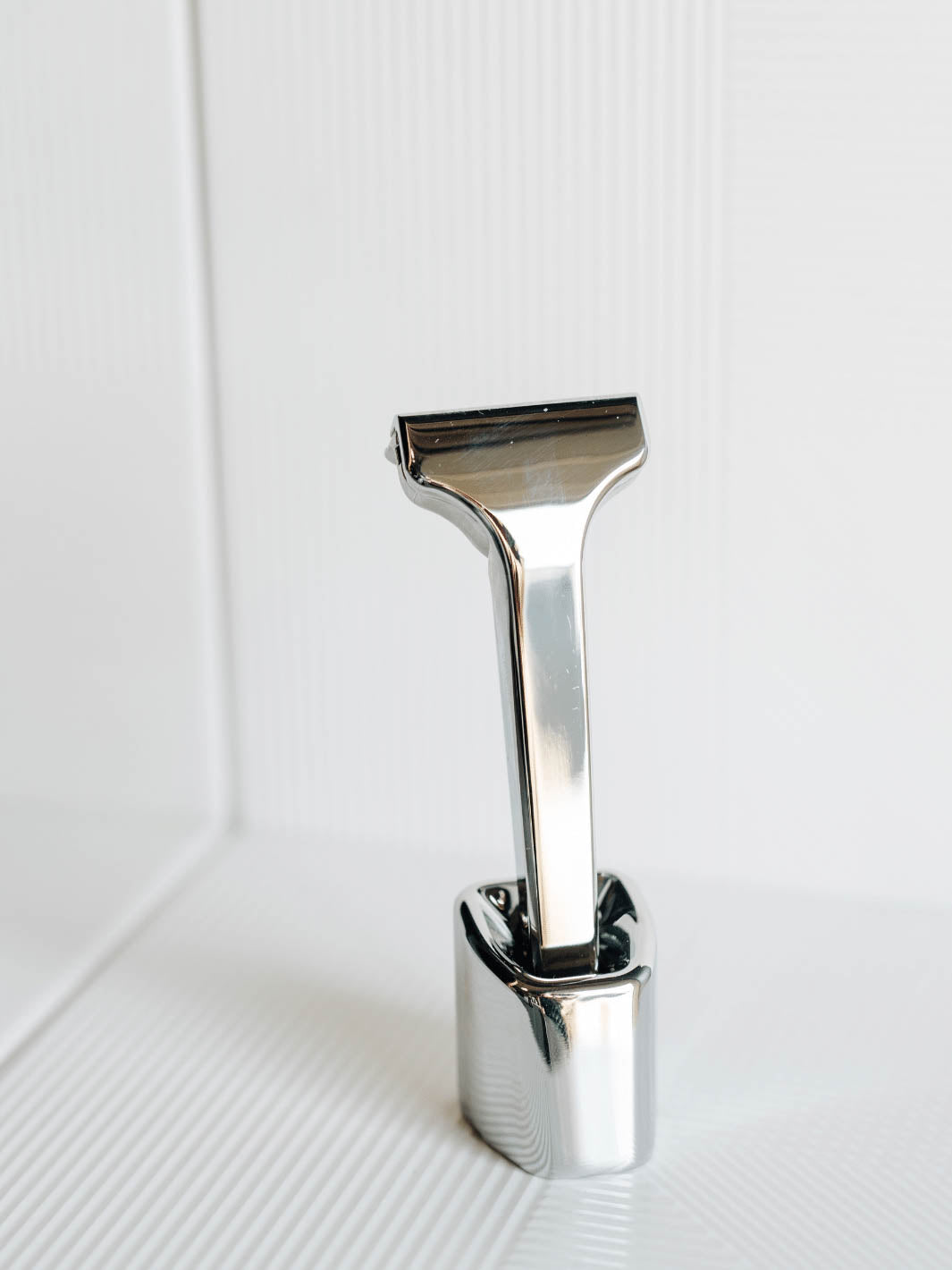 Single Edge Razor Stand