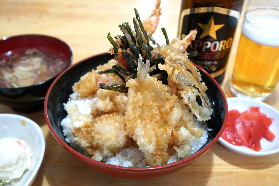 木古内『瑠瞳』北海道最南端の駅前蕎麦屋で、海鮮天丼に舌鼓を打つ