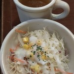 エッグボード - ランチには、各オムライスやパスタにミニサラダとスープが付きます。