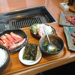 Yakiniku Juju - 黒毛和牛カルビ定食1,200円(税込)と、単品  リッチな和牛ハラミ980円、じんぎすかん660円(税別)