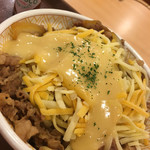 Sukiya Nakamura Karasumori Ten - 3種のチーズ牛丼(大盛)630円