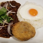 シャトーまるご - 濃厚ラムキーマカレー＋Ａ５和牛のメンチ