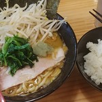 横横家 - ラーメン並　もやし　ライス　行者にんにく