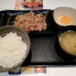 Yoshinoya Nizerozero Gosen Higashiaikawa Ten - 牛皿定食です。(2019年2月)