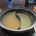 Shabu Yo Fukuoka Nakagawa Ten - 出汁は基本の昆布とかつおの白だしの他に数種類の中から一つ選べたんで私は北海道産帆立と昆布の極みだしを選んでみました。
                      