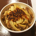 Sukiya Ebina Kawaraguchi Ten - 最初に運ばれてきた
                        食べラー・メンマ牛丼
                        あれ？何かたりない