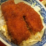 徳兵衛 - 見た目はビッグカツ 柔らかくて美味しい形成肉のミニミニソースカツ丼