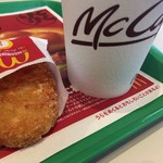 マクドナルド - ホットコーヒーはたっぷりサイズ
            熱いからフゥフゥしながら飲みますね