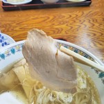 手打ちそば 趣味の店 - ラーメンのチャーシュー3枚あります