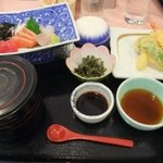 Yuki Lodge Restaurant - ロッジ定食