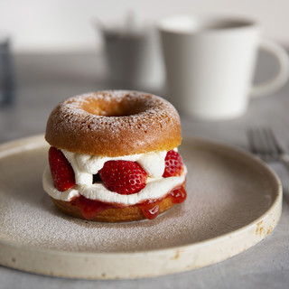 Donuts melt with a new texture that can only be enjoyed at eat-in.