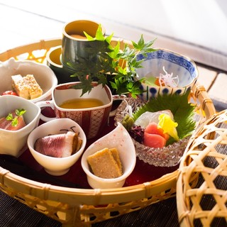 Japanese-style meal with a seasonal feel made with carefully selected ingredients