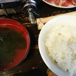 Horumon Yakiniku En Ouji Ten - 山盛りゴハンとスープ