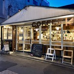 MOONDOGG espresso roasters Union Dori Ten - 店舗外観（夕方）