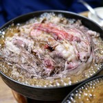 Sukiyaki Nabemono Nabeya - 上から出汁をかけます。