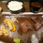 KOBE Beef GALLERY - 神戸ビーフ 鉄板焼食べ比べステーキ（70g） 4,500円