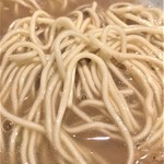 ほんな骨 - 加水の低いストレート麺。