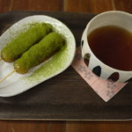 京森館テラス - おだんご（抹茶きなこ味）＆ほうじ茶