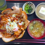 Daily亭 - 味噌汁＋野沢菜漬け＋冷奴付き