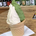 Wakasaya Ice Cream Garden - ダブル350円(酒粕&抹茶)