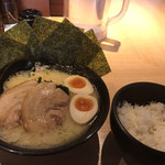 Yokohama Iekei Ramen Majime Kamoi Ten - 