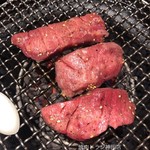 焼肉トラジ  - 生タン塩厚切り 3200円