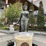 TULLY'S COFFEE Midori Nagano Ten - 善光寺史料館でお写真を見た駅前の仏像と