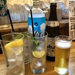 左んしょう右を - 瓶ビール(中)550円とジャンボ酎ハイ1000円とモヒート・レモンフレーバー各100円