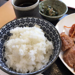 米蔵 - 普通盛りのご飯はこれくらい(雑穀ご飯にもできます)