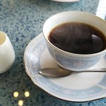 Cafe Poirot - 私のホットコーヒー、カップは青！