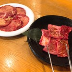 元氣七輪焼肉 牛繁 - 上タン塩(890円)、上カルビ・タレ(890円)