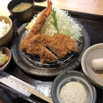 Katsu and Katsu Kashihara Ten - 海老フライ盛合せランチ♪ 920円
                      (ご飯・味噌汁・キャベツおかわり自由)