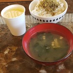 Toyoko Inn Hirosaki Ekimae - ふりかけご飯・味噌汁・りんごジュース