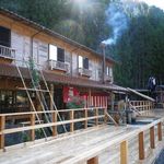 Shichifuku Onsen Uto no Sho - ほんとにこんな旅館。２階は客室のようです。