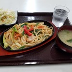 Niihama Shiyakusho Chika Shokudo Hamashoku - 津山風ホルモン焼きうどん￥500