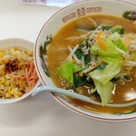 Moyashi Ramen Michinoku - 味噌ラーメン(750円) まかないチャーハン[ミニ](180円)
                        注目したらチャーハンのミニですねと言われたので[まかない]はつけなくてもよさそうです