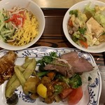 Hotel Marue Onsen - 夕食。今日は冷やし中華あり。